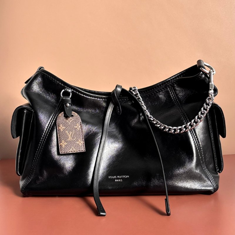 小號黑武士 男女都可::LOUIS VUITTON:: LV M24861 CarryAll Cargo Vibe PM 黑色雙口袋肩背包 斜背包 手提包-1