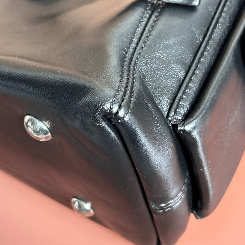 小號黑武士 男女都可::LOUIS VUITTON:: LV M24861 CarryAll Cargo Vibe PM 黑色雙口袋肩背包 斜背包 手提包-6