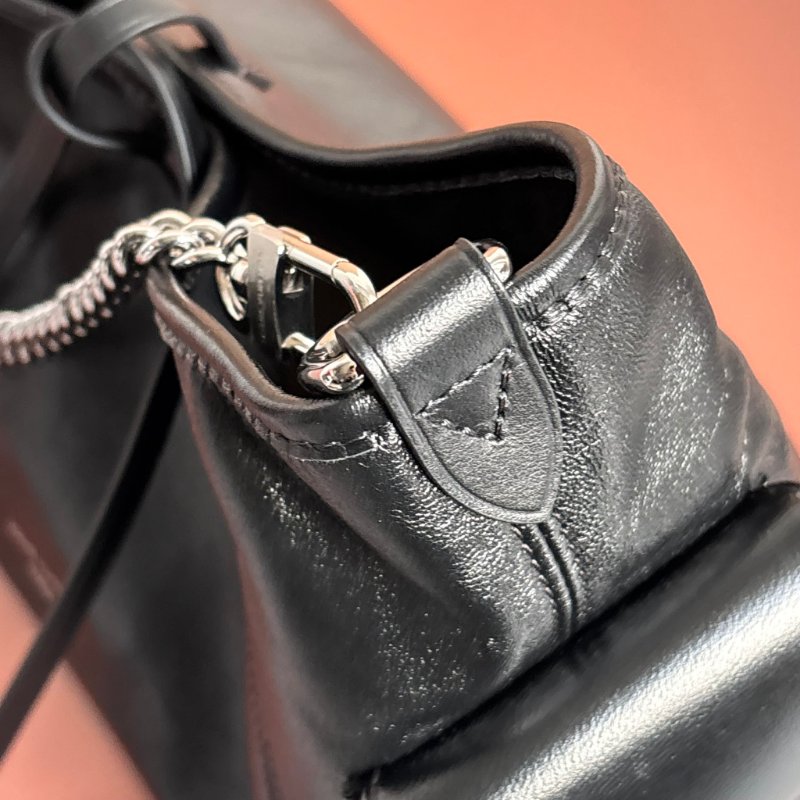 小號黑武士 男女都可::LOUIS VUITTON:: LV M24861 CarryAll Cargo Vibe PM 黑色雙口袋肩背包 斜背包 手提包-12