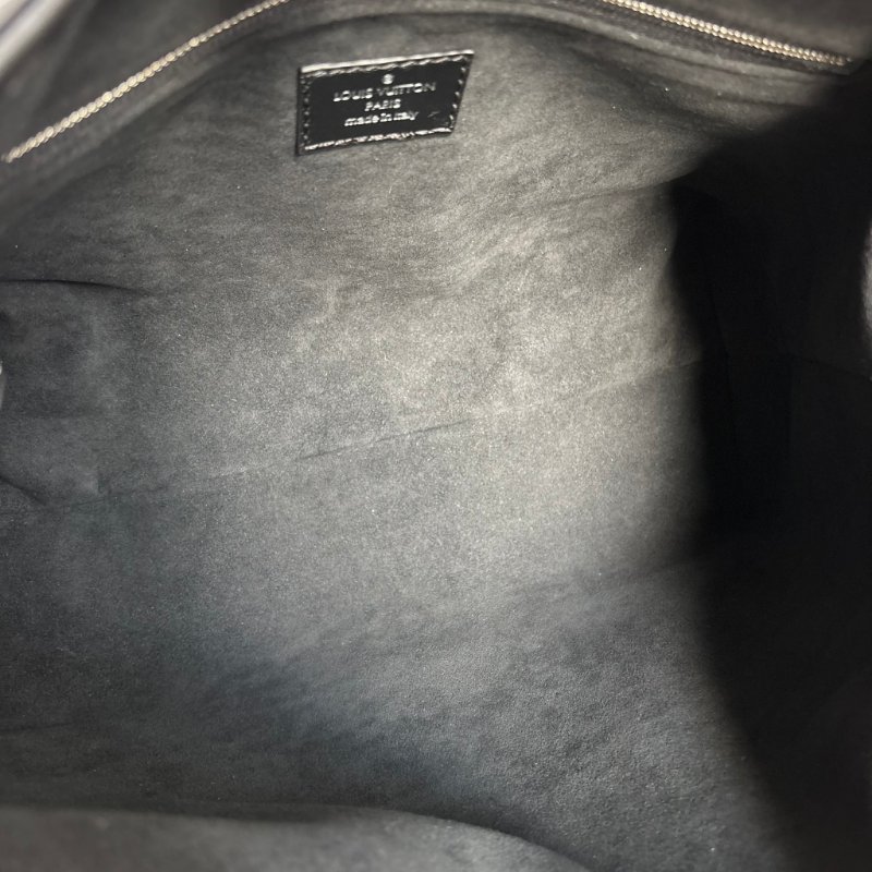 小號黑武士 男女都可::LOUIS VUITTON:: LV M24861 CarryAll Cargo Vibe PM 黑色雙口袋肩背包 斜背包 手提包-16