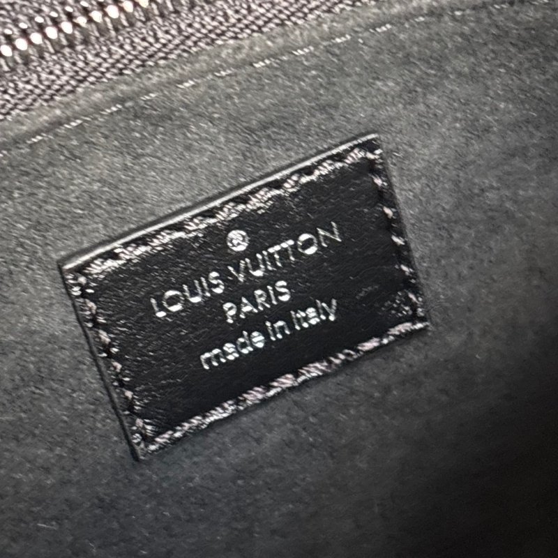 小號黑武士 男女都可::LOUIS VUITTON:: LV M24861 CarryAll Cargo Vibe PM 黑色雙口袋肩背包 斜背包 手提包-17