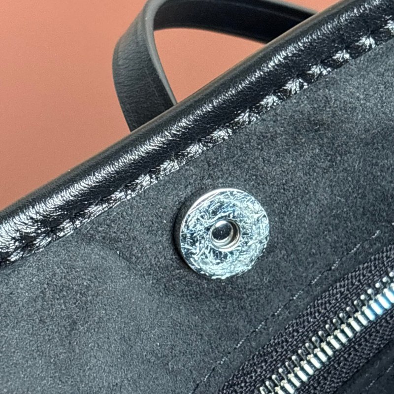 小號黑武士 男女都可::LOUIS VUITTON:: LV M24861 CarryAll Cargo Vibe PM 黑色雙口袋肩背包 斜背包 手提包-18