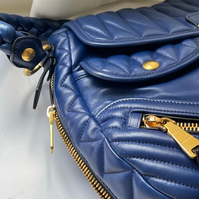 ▪️富貴選物FUGUEI▪️MIU MIU 千金秀款藍金拉鏈包-4