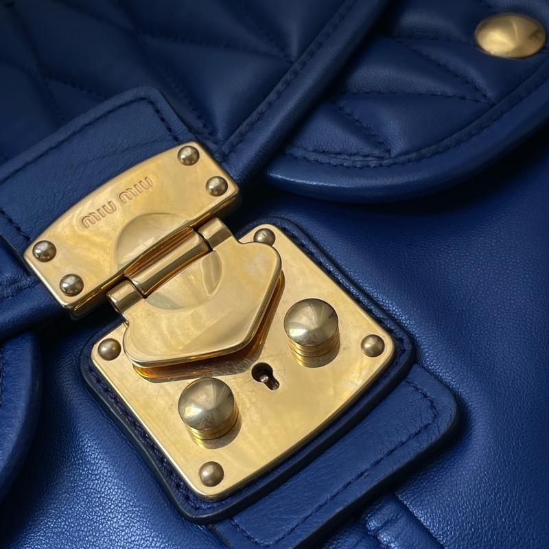 ▪️富貴選物FUGUEI▪️MIU MIU 千金秀款藍金拉鏈包-7