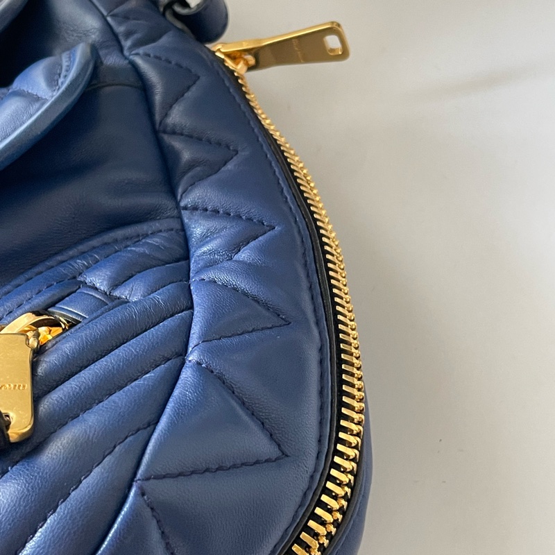 ▪️富貴選物FUGUEI▪️MIU MIU 千金秀款藍金拉鏈包-8