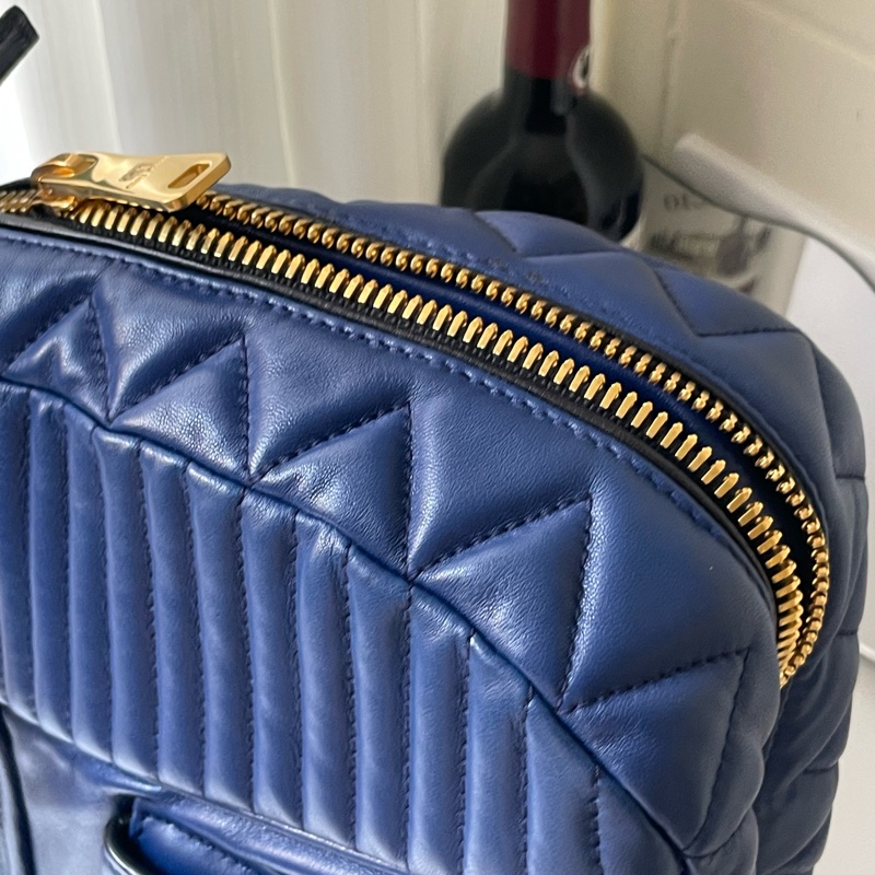 ▪️富貴選物FUGUEI▪️MIU MIU 千金秀款藍金拉鏈包-11