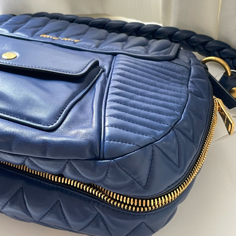 ▪️富貴選物FUGUEI▪️MIU MIU 千金秀款藍金拉鏈包-15