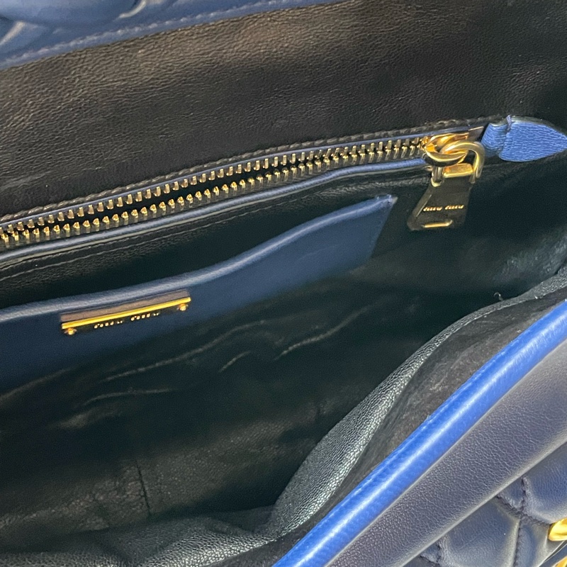 ▪️富貴選物FUGUEI▪️MIU MIU 千金秀款藍金拉鏈包-16