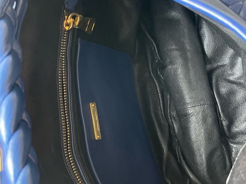 ▪️富貴選物FUGUEI▪️MIU MIU 千金秀款藍金拉鏈包-17