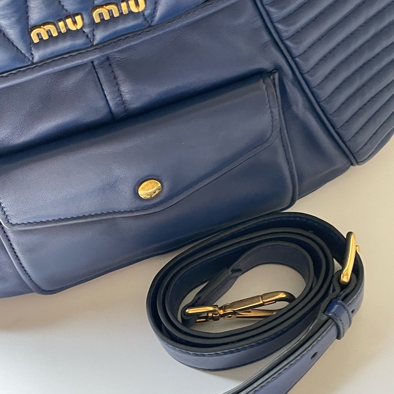 ▪️富貴選物FUGUEI▪️MIU MIU 千金秀款藍金拉鏈包-24