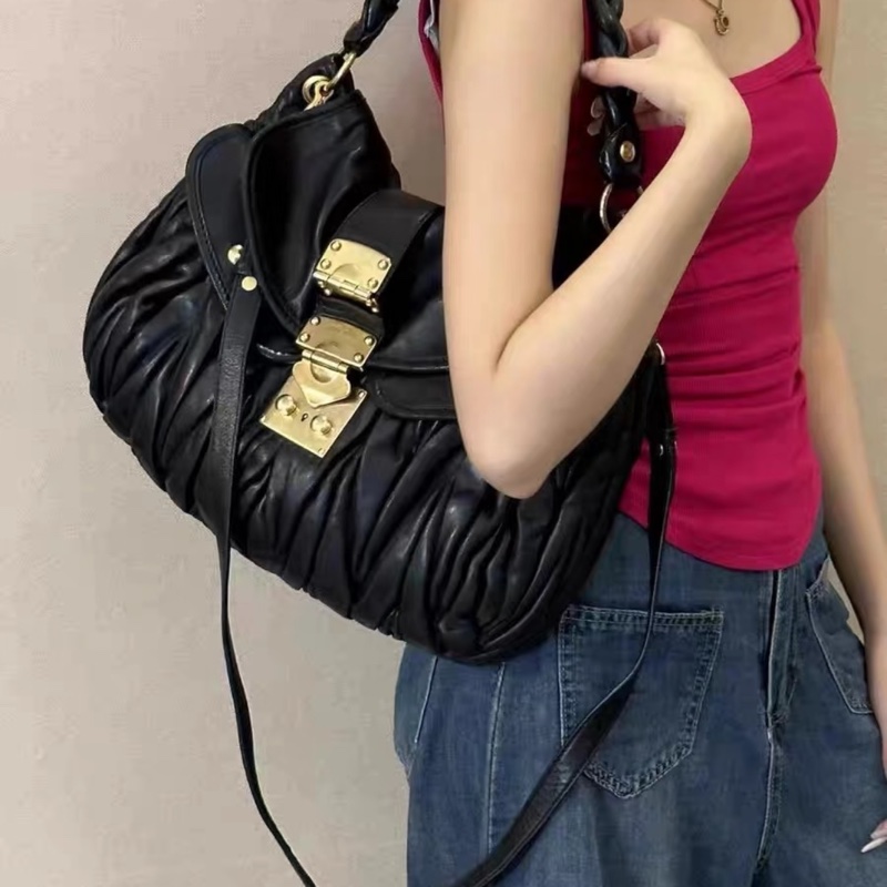 ▪️富貴選物FUGUEI▪️MIU MIU 千金秀款藍金拉鏈包-25