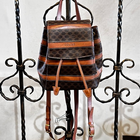 【標題】：CELINE 經典復古老花後背包｜Macadam 凱旋門拼皮 迷你後背包 Vintage