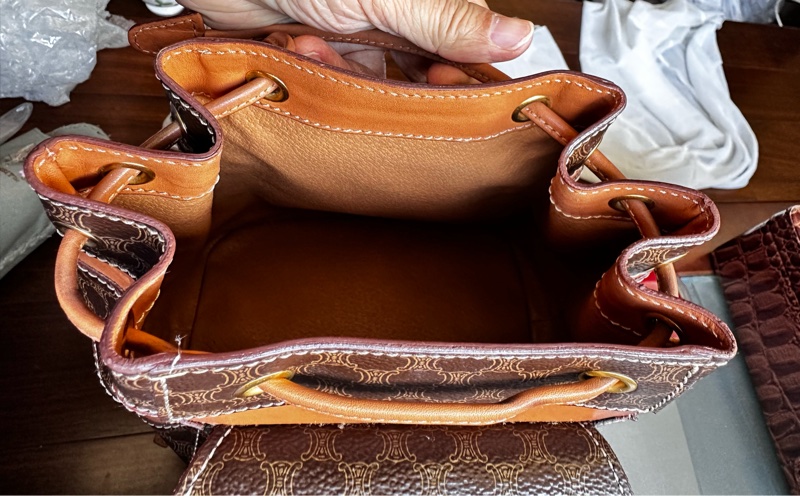 【標題】：CELINE 經典復古老花後背包｜Macadam 凱旋門拼皮 迷你後背包 Vintage-22