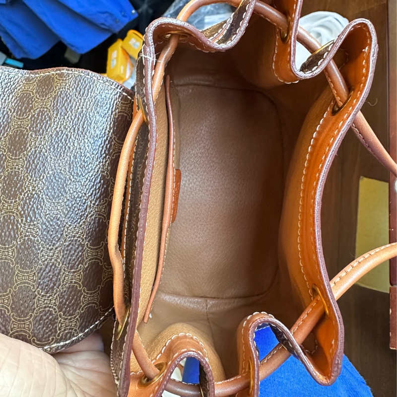 【標題】：CELINE 經典復古老花後背包｜Macadam 凱旋門拼皮 迷你後背包 Vintage-24