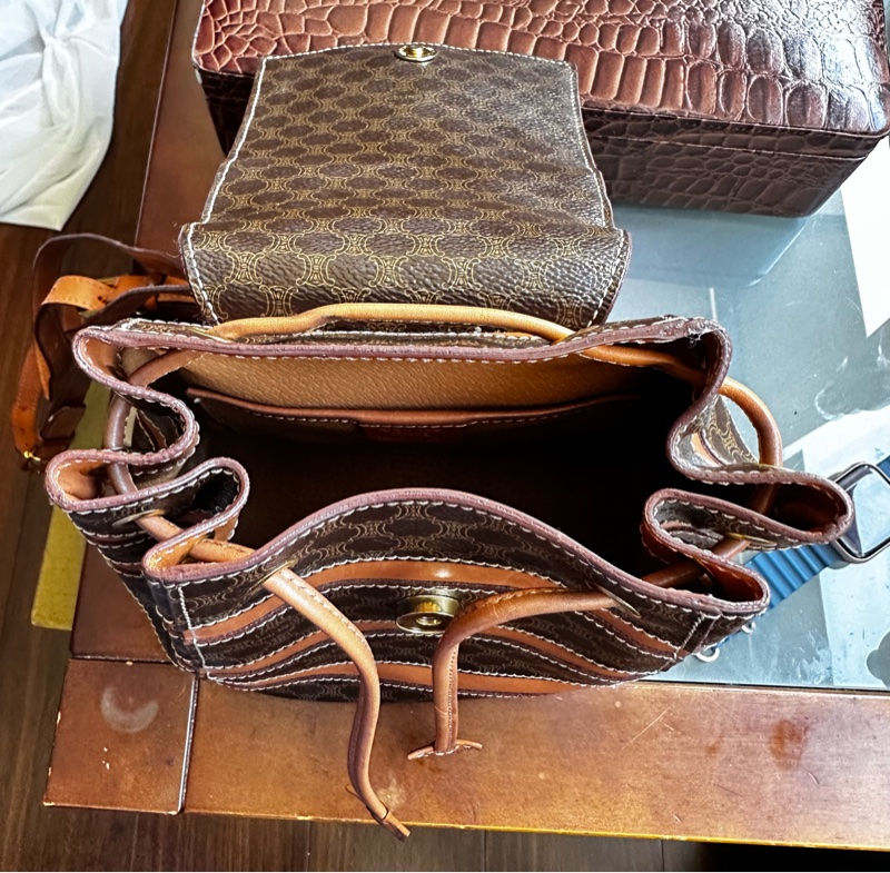 【標題】：CELINE 經典復古老花後背包｜Macadam 凱旋門拼皮 迷你後背包 Vintage-27