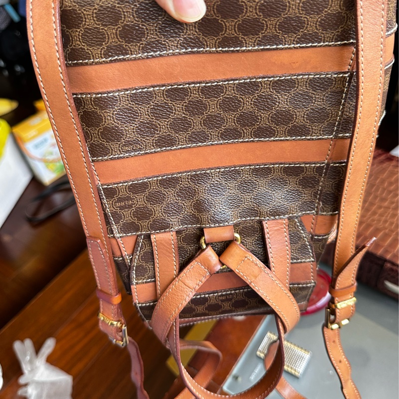 【標題】：CELINE 經典復古老花後背包｜Macadam 凱旋門拼皮 迷你後背包 Vintage-34