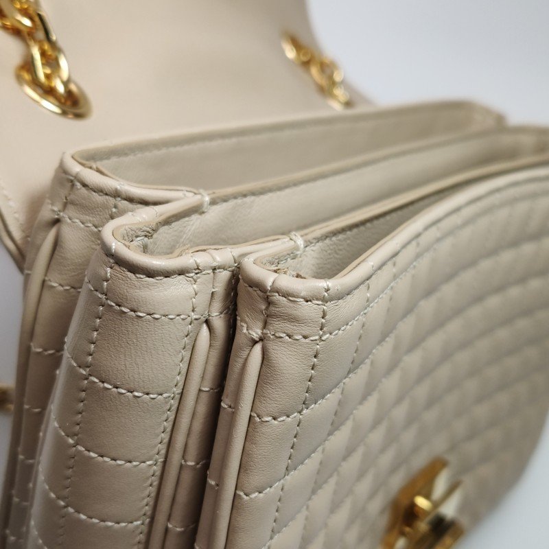 Celine C Bag中號牛皮純色絎縫C字扣單肩包-15