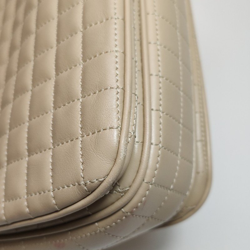 Celine C Bag中號牛皮純色絎縫C字扣單肩包-16