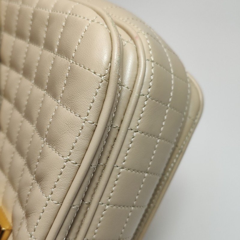 Celine C Bag中號牛皮純色絎縫C字扣單肩包-17