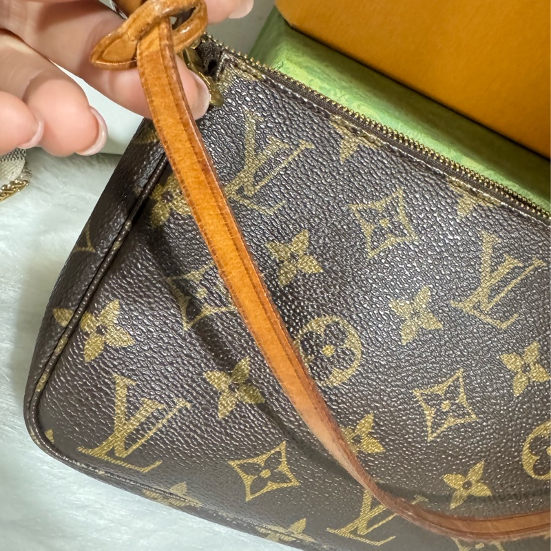 Lv 大款 麻將包 腋下包-23