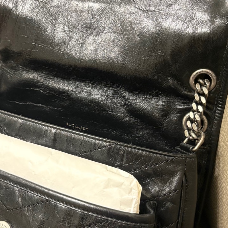 YSL Saint Laurent Niki 黑銀中號 新款 D扣 肩背包-4