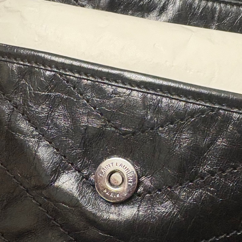 YSL Saint Laurent Niki 黑銀中號 新款 D扣 肩背包-7