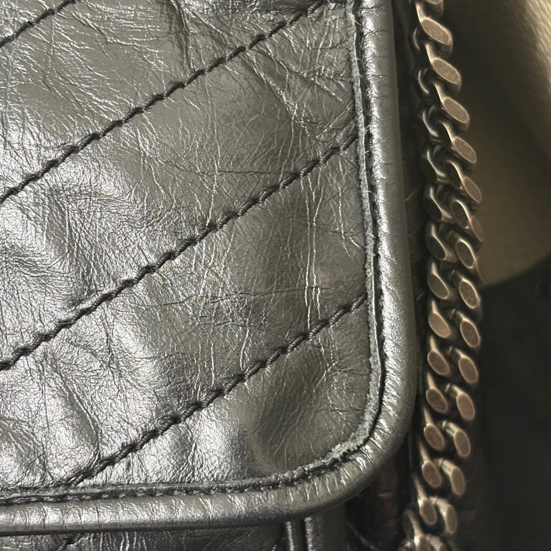 YSL Saint Laurent Niki 黑銀中號 新款 D扣 肩背包-9