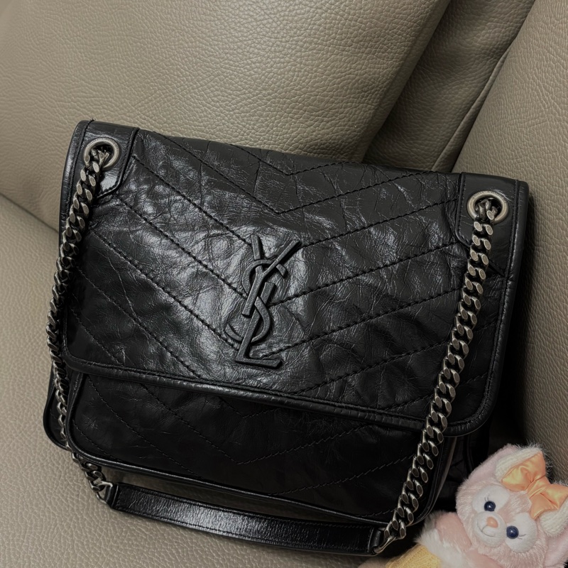 客訂💗二手美況🎀YSL-Saint Laurent Niki 黑銀中號 新款 D扣 肩背包-0