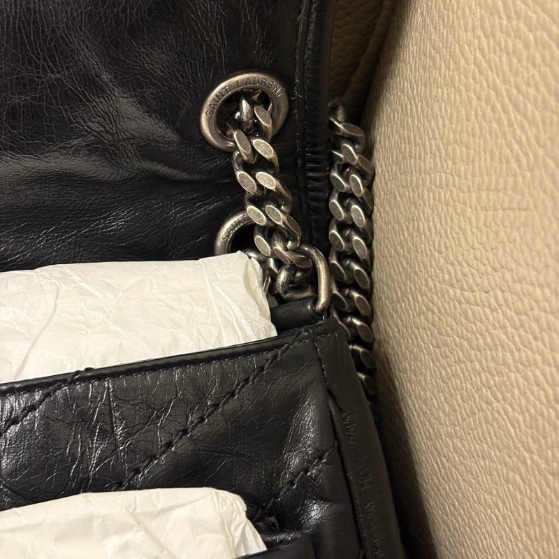 客訂💗二手美況🎀YSL-Saint Laurent Niki 黑銀中號 新款 D扣 肩背包-3