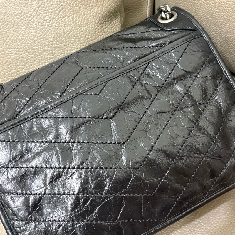 客訂💗二手美況🎀YSL-Saint Laurent Niki 黑銀中號 新款 D扣 肩背包-6