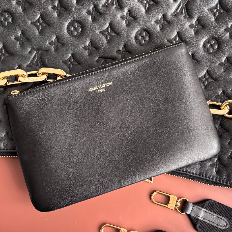 ::LOUIS VUITTON:: LV M12068 Coussin Hobo MM 黑色牛皮Monogram壓紋 肩背鏈包 肩背包-2