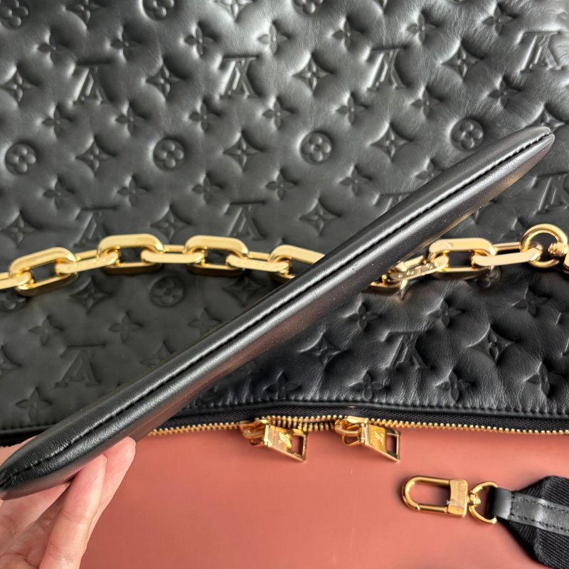 ::LOUIS VUITTON:: LV M12068 Coussin Hobo MM 黑色牛皮Monogram壓紋 肩背鏈包 肩背包-6