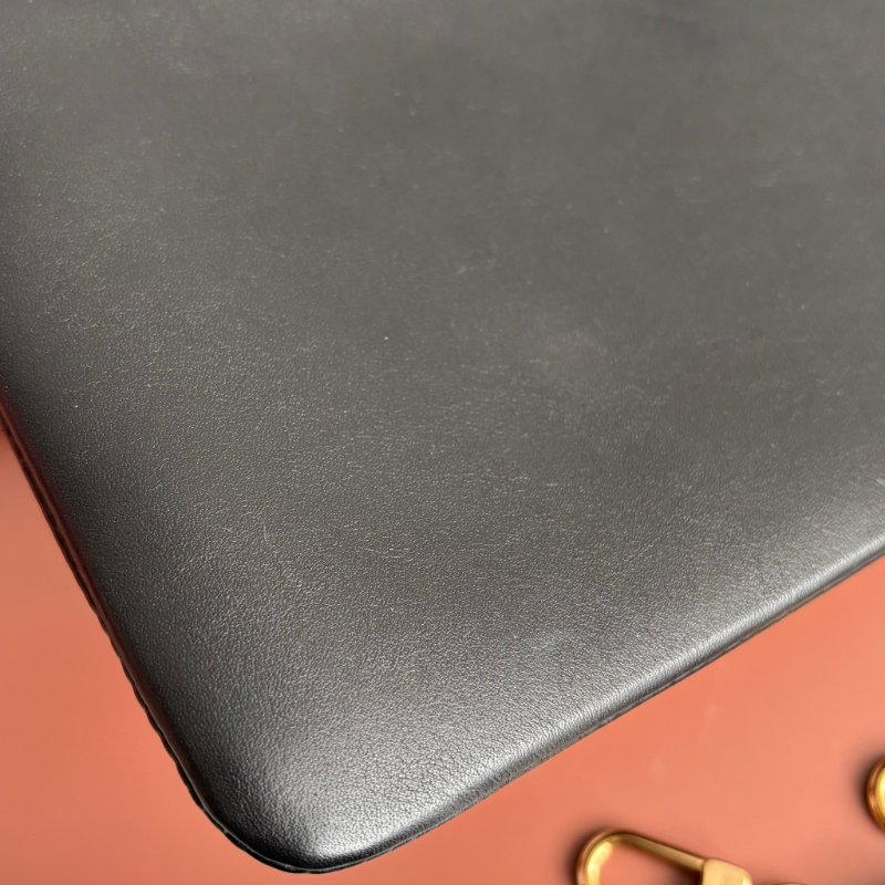 ::LOUIS VUITTON:: LV M12068 Coussin Hobo MM 黑色牛皮Monogram壓紋 肩背鏈包 肩背包-10