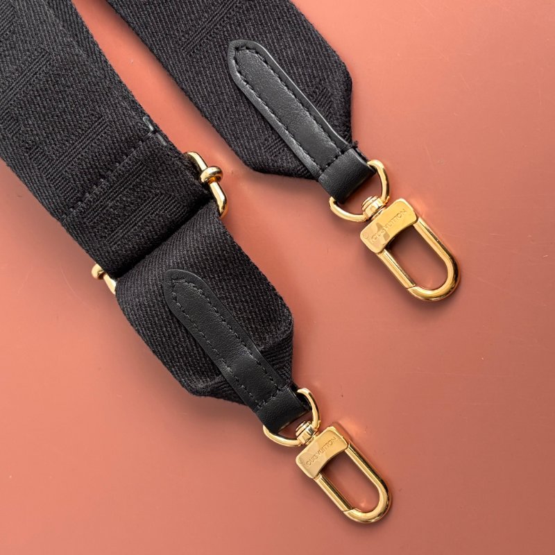 ::LOUIS VUITTON:: LV M12068 Coussin Hobo MM 黑色牛皮Monogram壓紋 肩背鏈包 肩背包-22