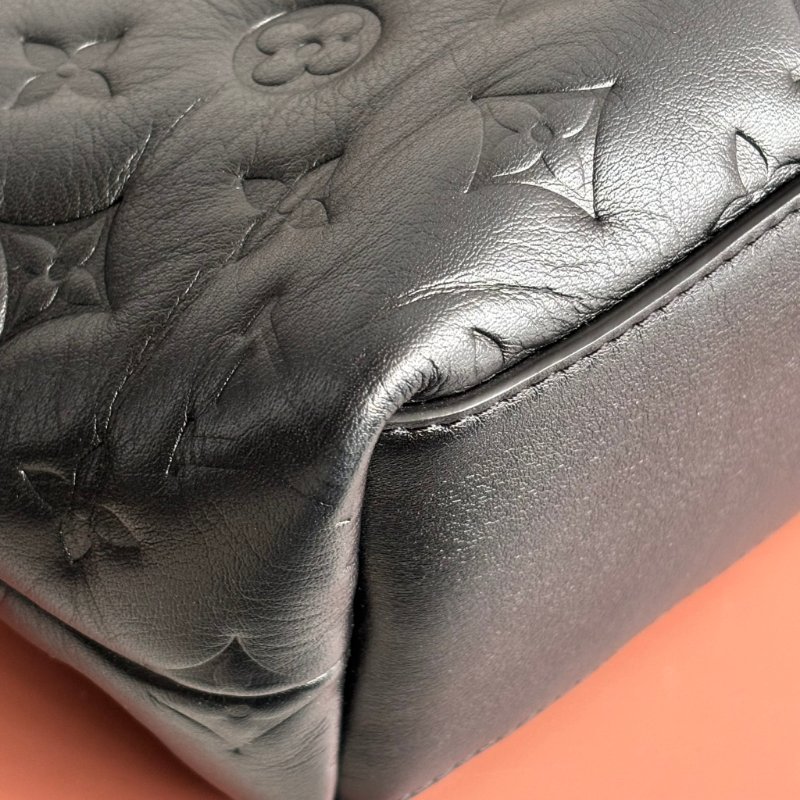 ::LOUIS VUITTON:: LV M12068 Coussin Hobo MM 黑色牛皮Monogram壓紋 肩背鏈包 肩背包-30