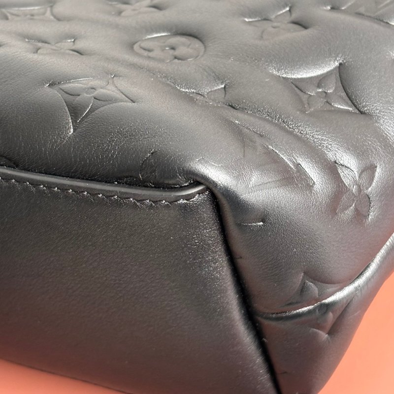 ::LOUIS VUITTON:: LV M12068 Coussin Hobo MM 黑色牛皮Monogram壓紋 肩背鏈包 肩背包-31