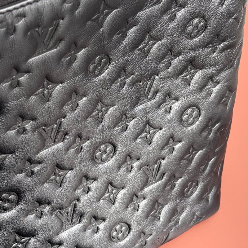 ::LOUIS VUITTON:: LV M12068 Coussin Hobo MM 黑色牛皮Monogram壓紋 肩背鏈包 肩背包-38