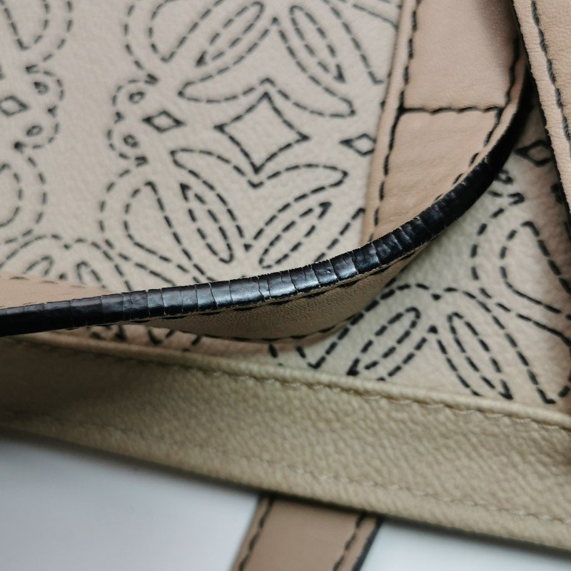 Loewe牛皮徽標印花字母Logo斜挎包單肩包-17