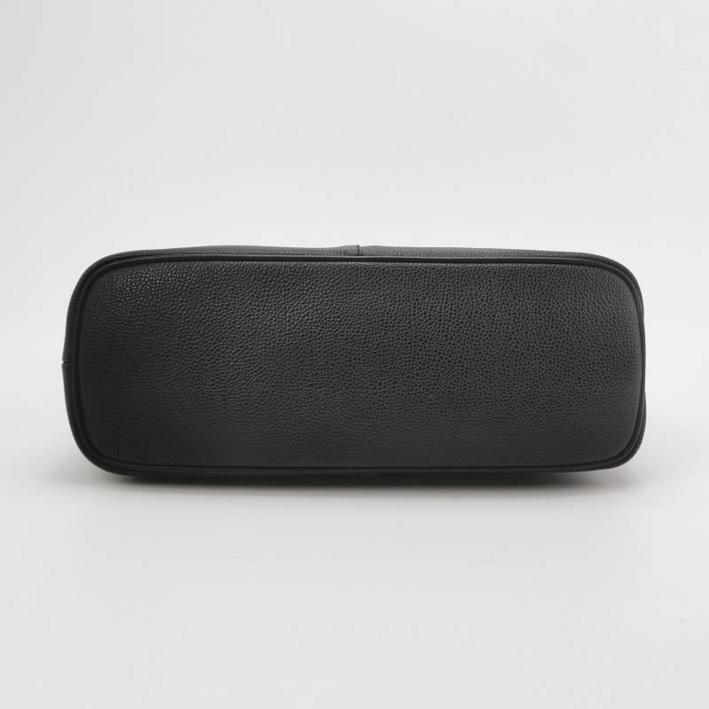 Burberry牛皮純色字母Logo拉鏈手提包-5