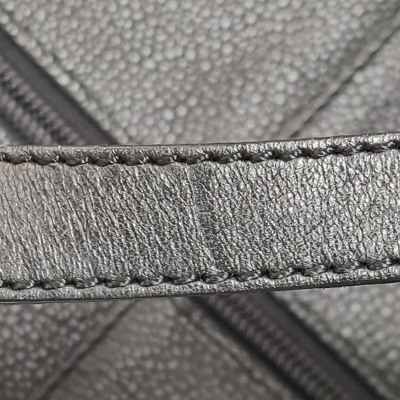 Burberry牛皮純色字母Logo拉鏈手提包-11