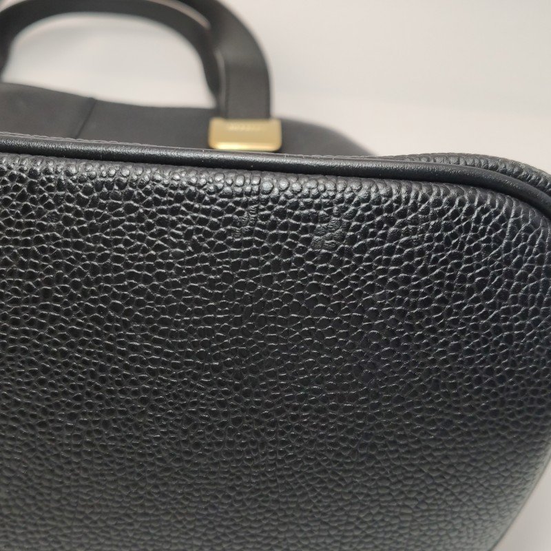 Burberry牛皮純色字母Logo拉鏈手提包-12