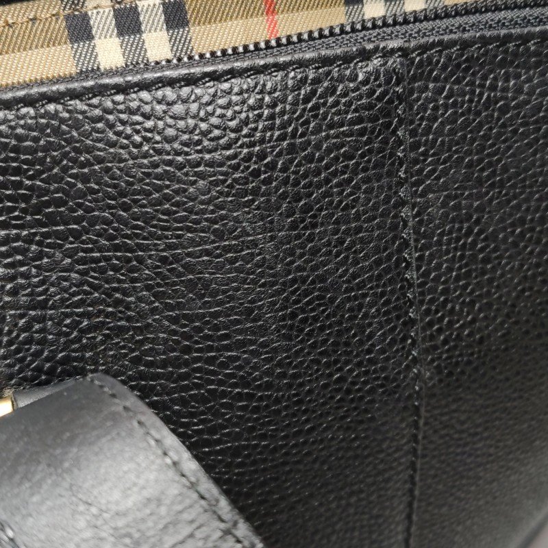 Burberry牛皮純色字母Logo拉鏈手提包-13