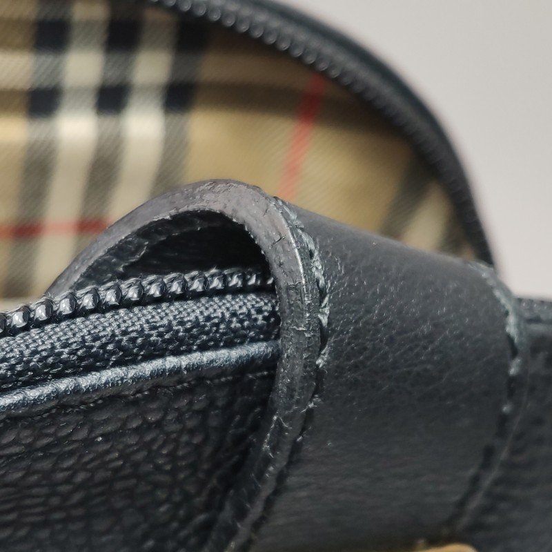 Burberry牛皮純色字母Logo拉鏈手提包-14