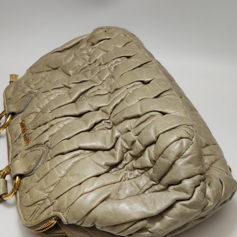 Miu Miu油蠟皮純色絎縫字母logo手提包-15