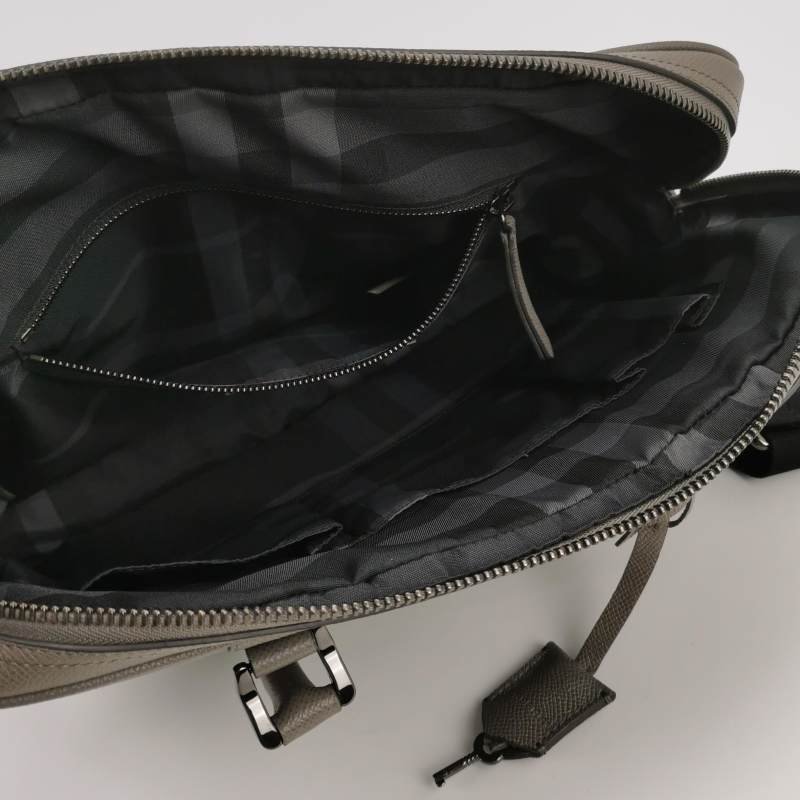 Burberry牛皮純色字母logo斜挎包單肩包-6