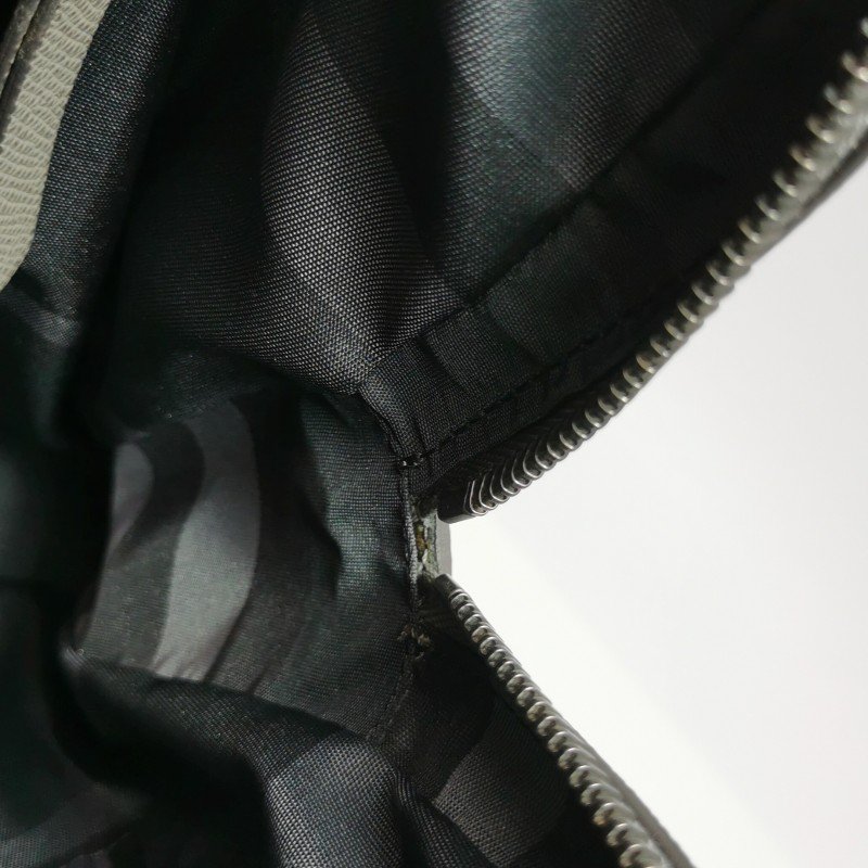 Burberry牛皮純色字母logo斜挎包單肩包-13