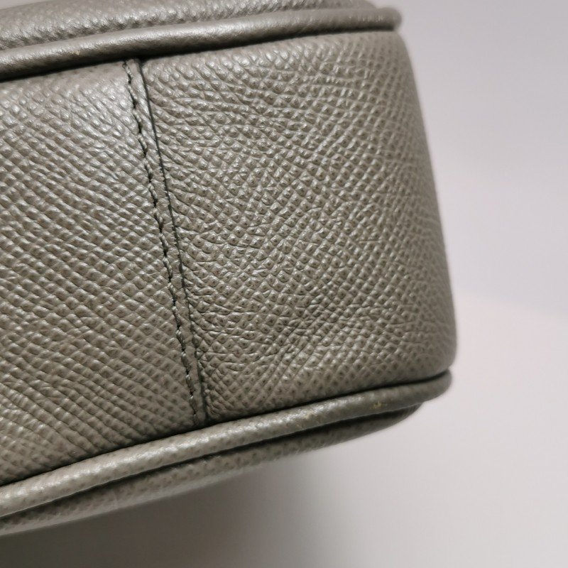 Burberry牛皮純色字母logo斜挎包單肩包-19