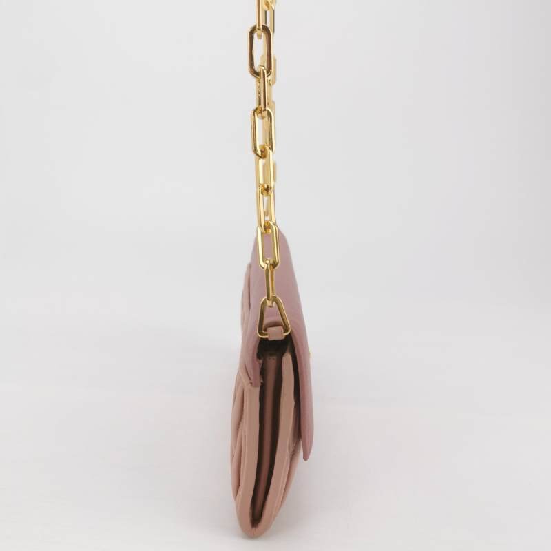 Miu Miu Matelasse羊皮拼色金屬字母徽標褶皺斜挎包單肩包-3