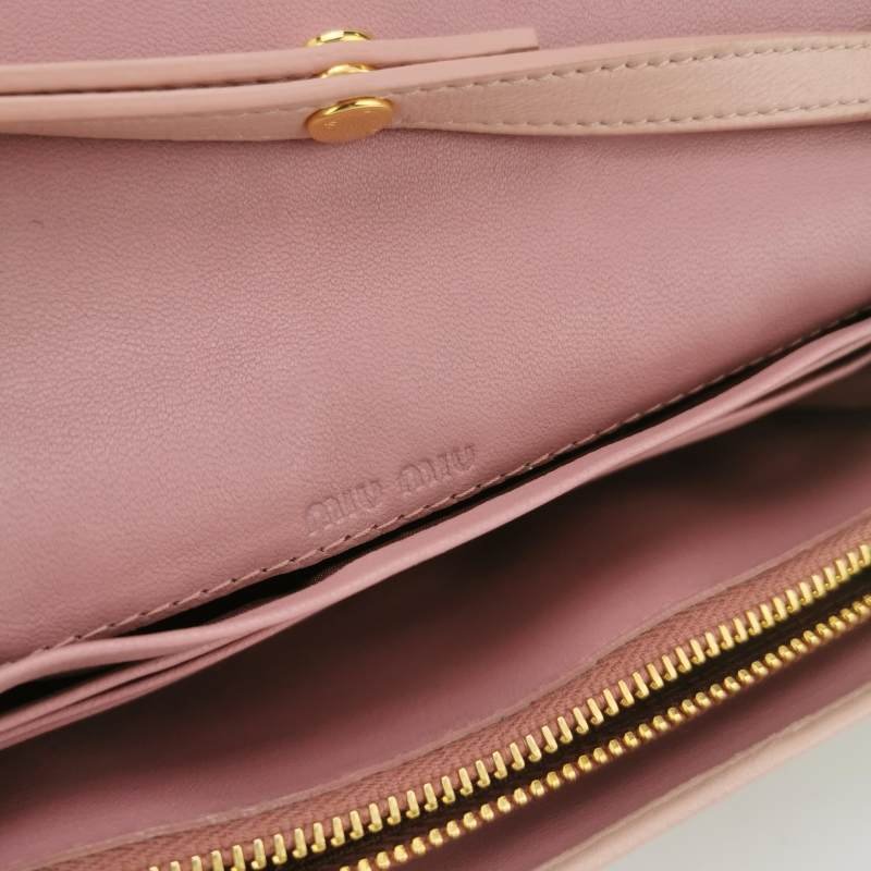 Miu Miu Matelasse羊皮拼色金屬字母徽標褶皺斜挎包單肩包-7