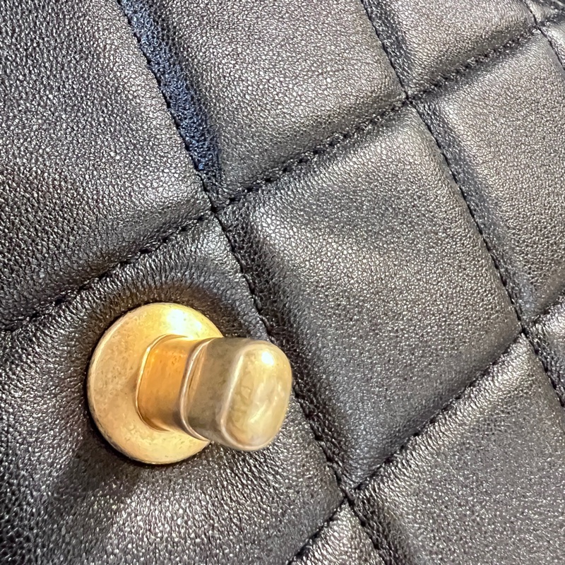 Chanel 黑羊皮霧金釦CF20雙珍珠下蓋肩斜背包-14